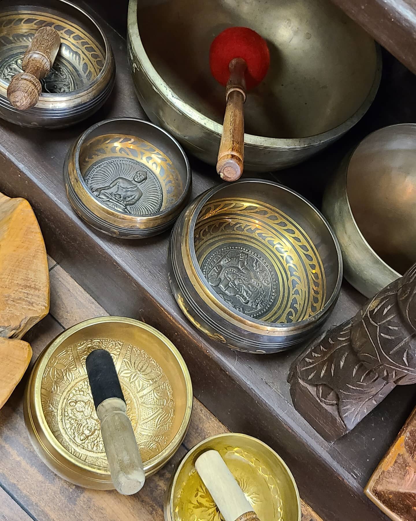 New sound bowls 🎶🎶
.
.
.
#liveleafsd #carlsbad #soundbowlhealing #soundhealing #tibetansoundbowls