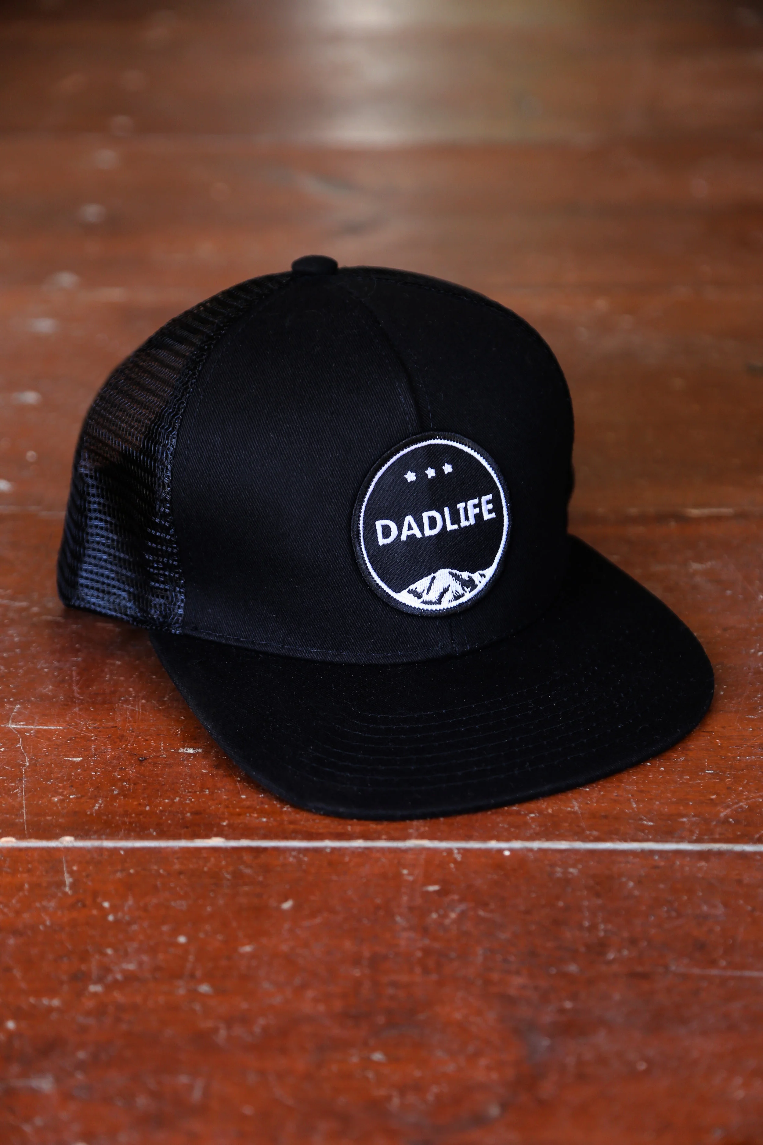Circle Logo Trucker Hat | Black | low crown 