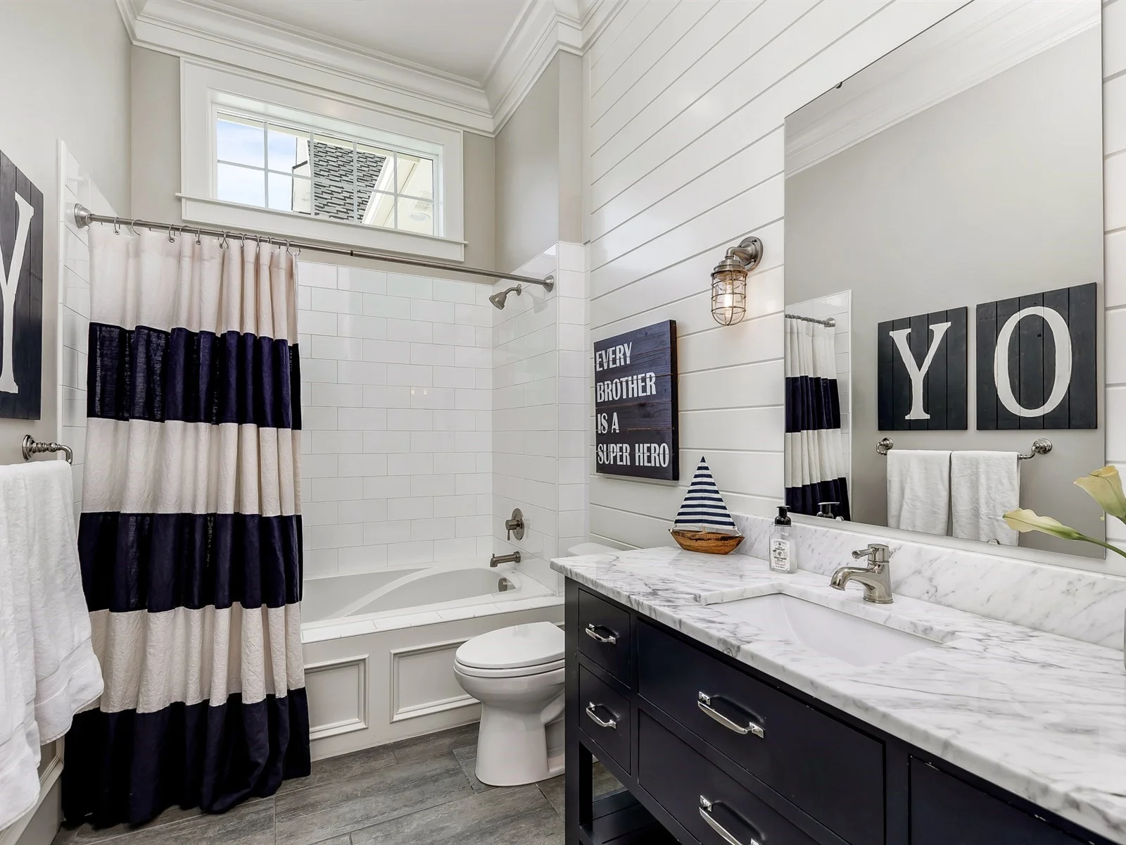 032_Bathroom .jpg