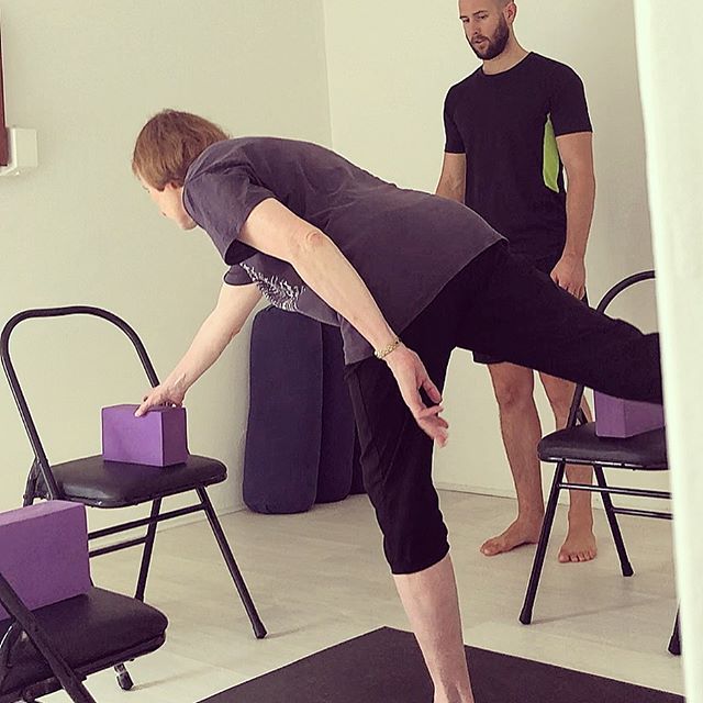 Task orientated training for Parkinsons Disease. Working with one of our dedicated clients @innerfocusphysiotherapy.
*
Example: using movement tasks to develop skill in counter balance and multi-tasking. Task orientated training requires the particip
