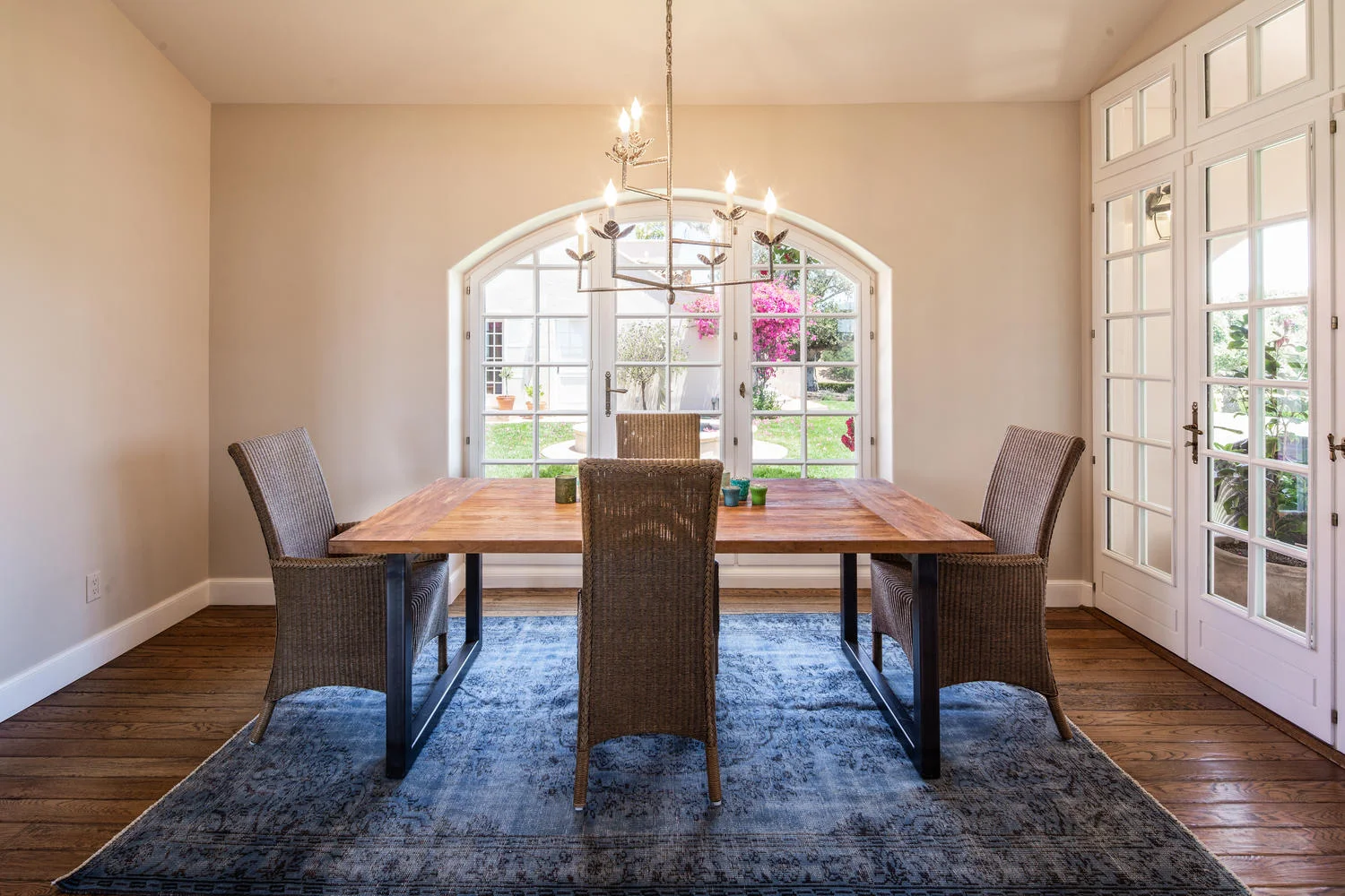 2520 Nightshade Place-large-010-20-Breakfast Area-1500x1000-72dpi.jpg