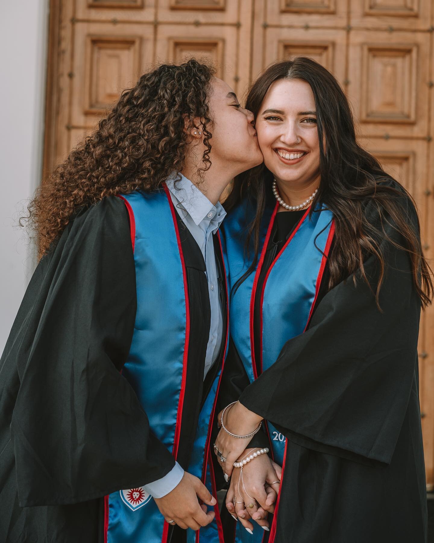 What happens when you cross a couples shoot with a graduation shoot? You get amazing photos from your truly 💁🏻&zwj;♀️💁🏻&zwj;♀️💁🏻&zwj;♀️