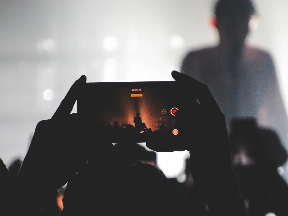 troye-002.png
