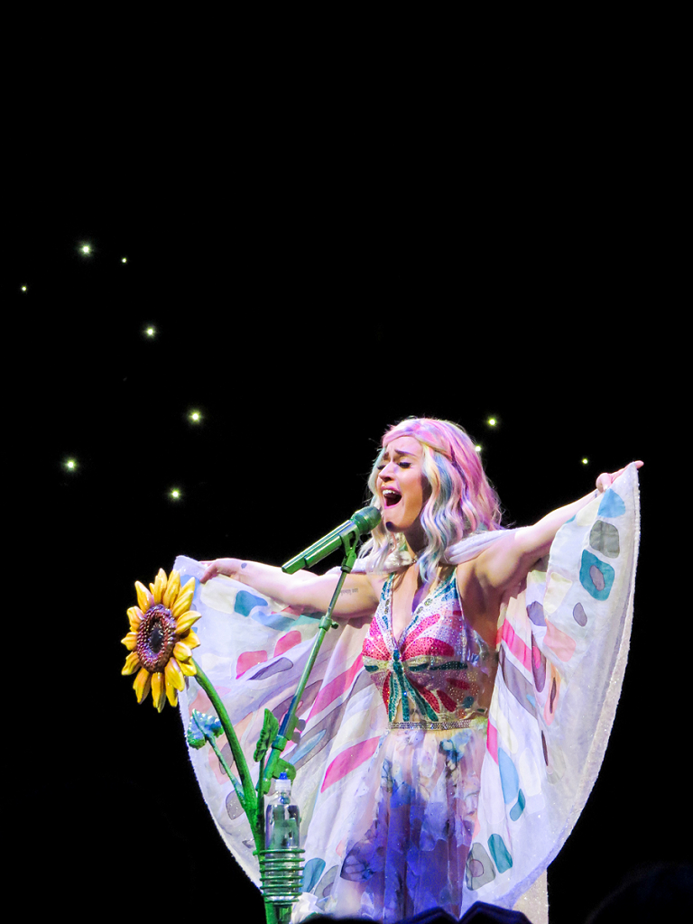 katyperry-prismatic-101014-001.png