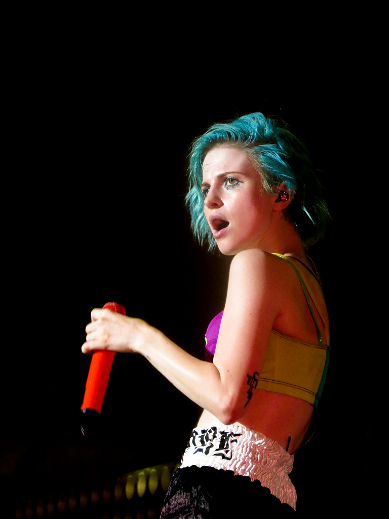 paramore-monumentour-080214-003.png