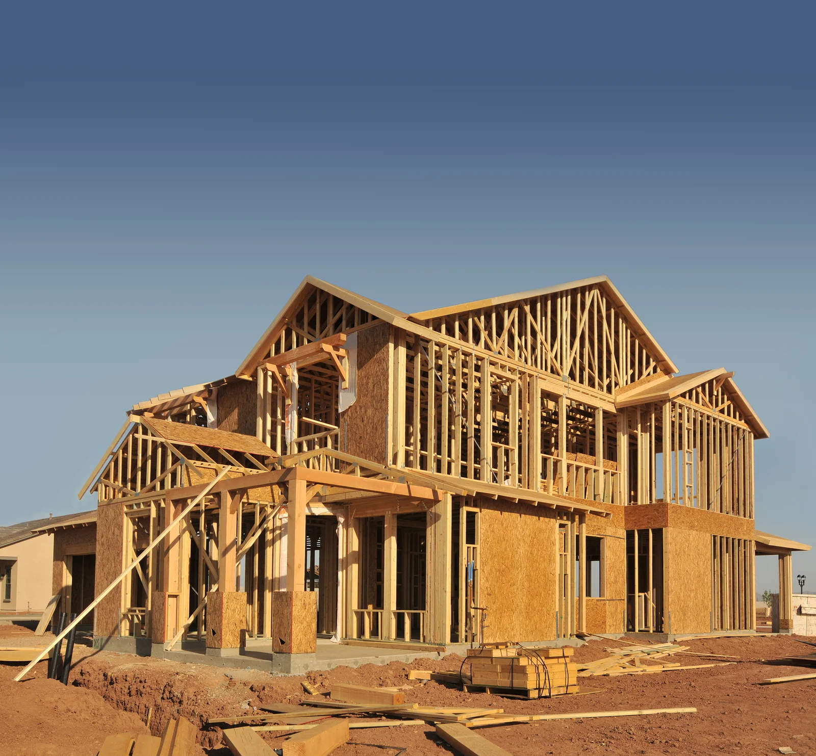 new-home-being-built-with-wo-16223030.jpg
