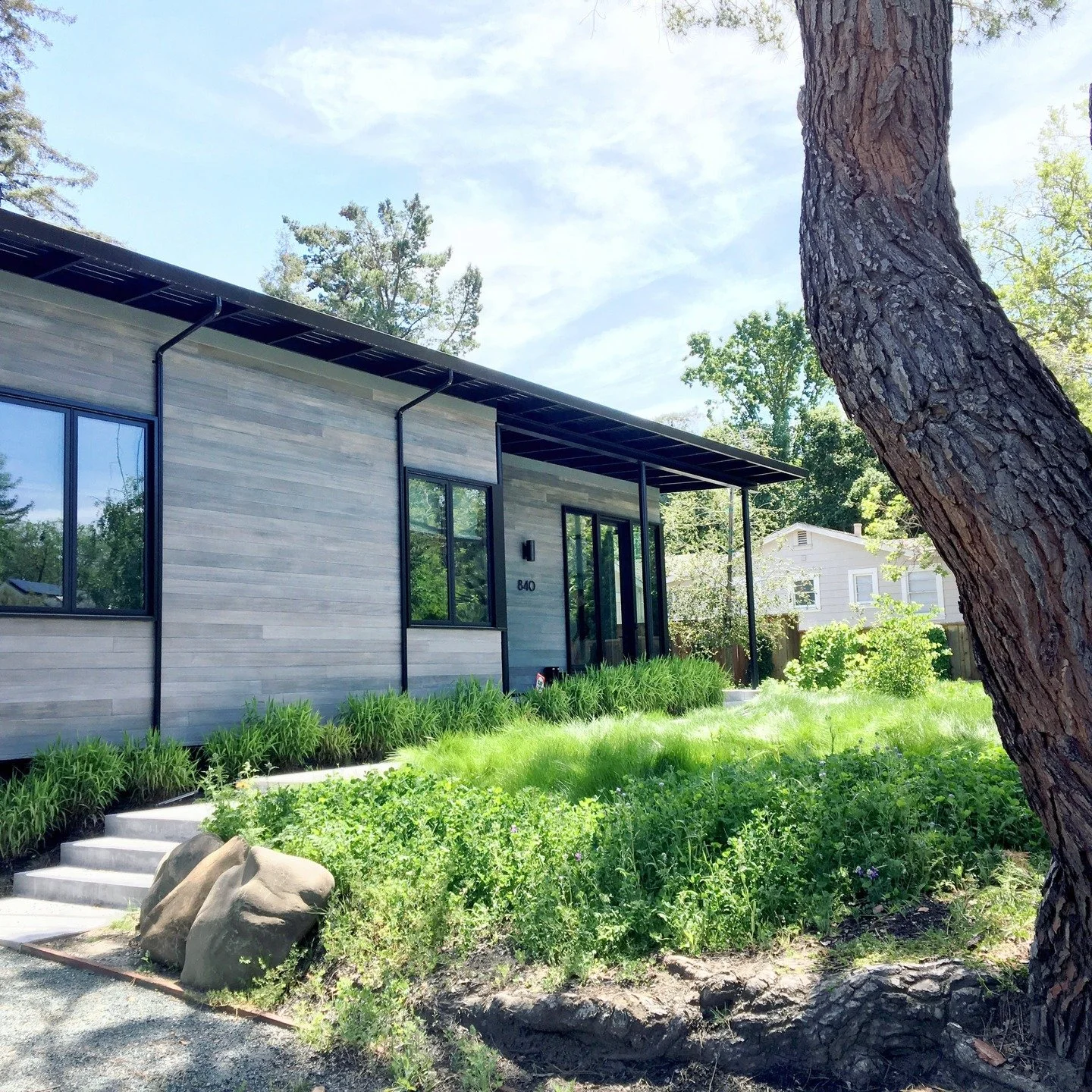 Love House, 2016, Lafayette.
Exterior Views and Details

An existing 2,200 square foot ranch in Lafayette, CA was fully re-imagined into a light-filled five-bedroom, three-bath, modernist home. 700 square feet of new space was sewn into the existing 