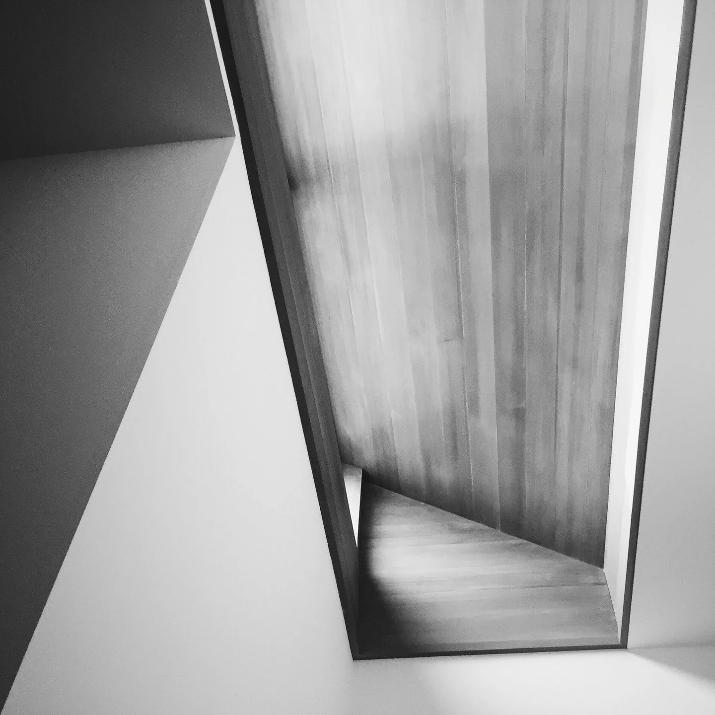 Love House, 2016, Lafayette.
Roof Monitor

An existing 2,200 square foot ranch in Lafayette, CA was fully re-imagined into a light-filled five-bedroom, three-bath, modernist home. 700 square feet of new space was sewn into the existing foundation, ad