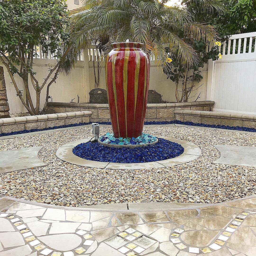 One of our customer&rsquo;s beautiful yards with a disappearing pot. Many sizes, colors and varieties to choose from! Spring has sprung, come see us ⛲️#paradisefountains #orangecounty #newportbeach #huntingtonbeach #fountains #homeimprovement #spring