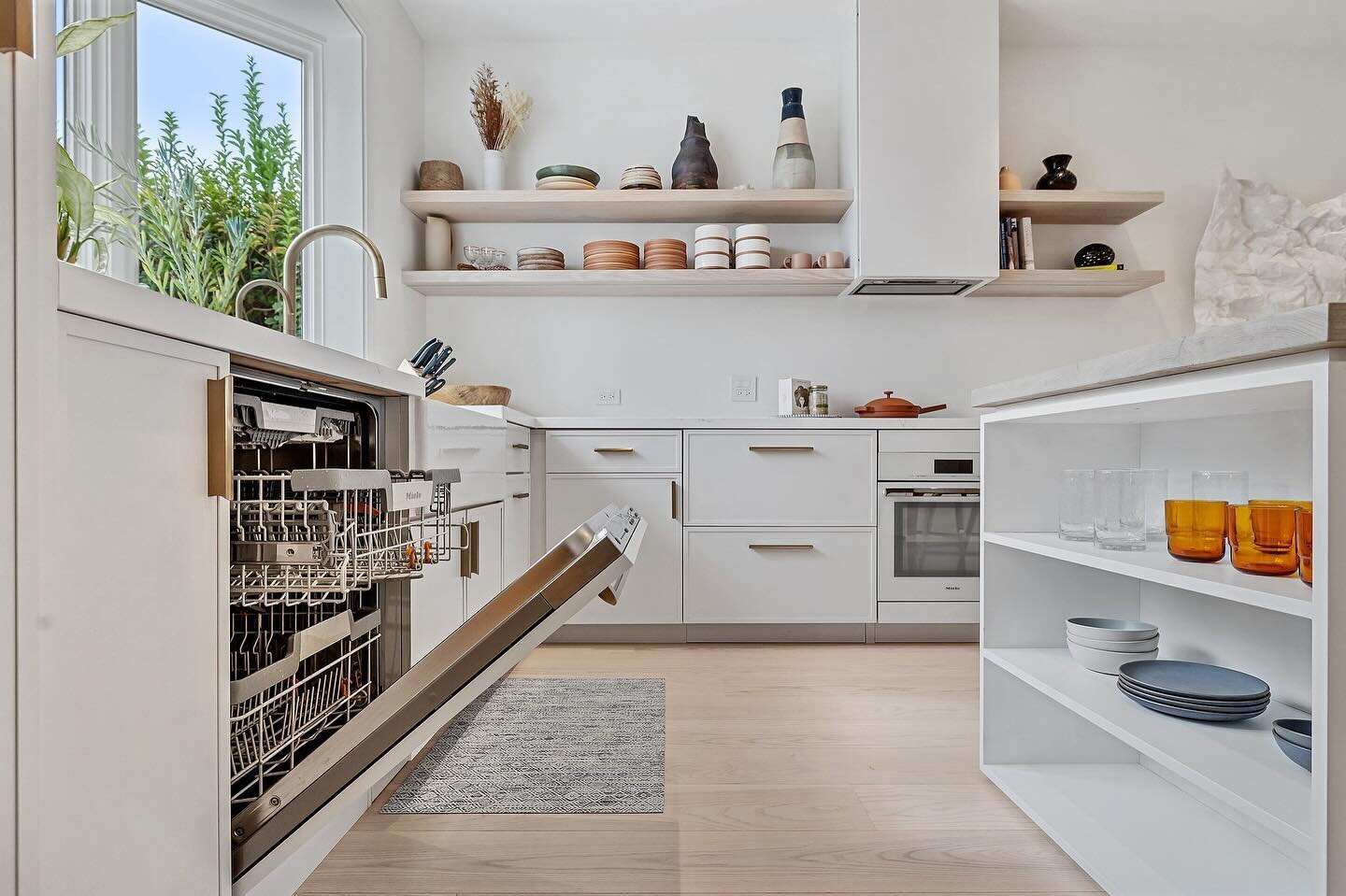 An airy kitchen makes cooking more fun, we swear. 

See more of this home renovation: #WaybackCottage

Dishwasher by @miele_com 
Counters by @caesarstoneus 
Steam oven by @fisherpaykel 

#BlueTruckStudio #ResidentialDesign #SanFranciscoArchitect #San