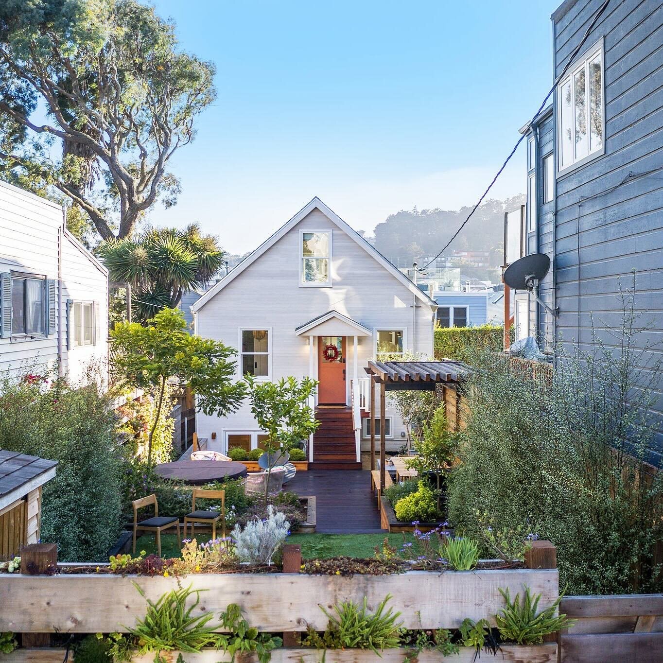 We call this renovated historic cottage #WayBackCottage because it&rsquo;s set at the back of the lot. The front yard &mdash; with terraces, a play area, and a deck &mdash; serves as an outdoor living room.

#BlueTruckStudio #ResidentialDesign #SanFr