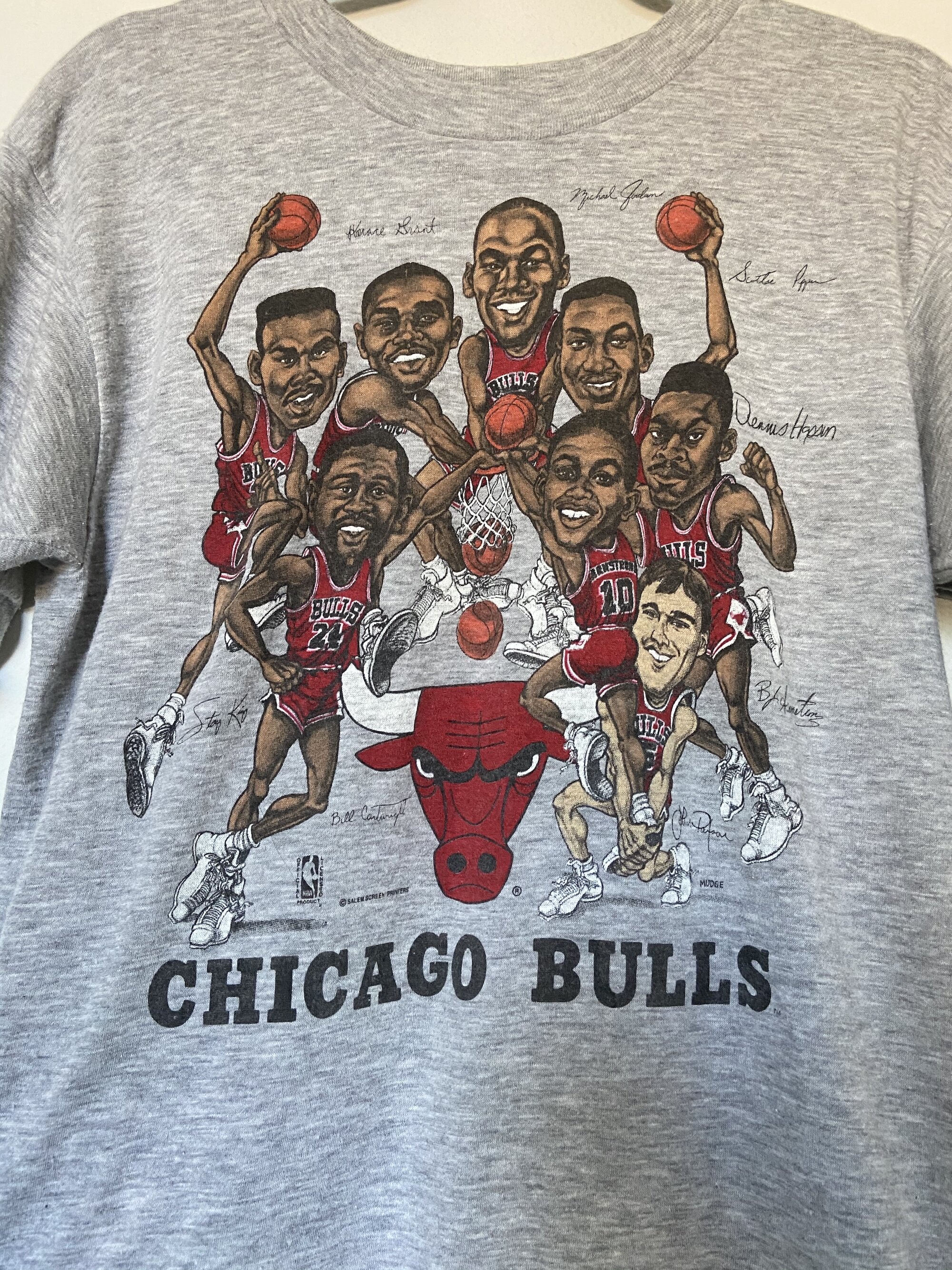 AFTER SCHOOL SPECIAL: CHICAGO BULLS GRAPHIC T-SHIRT – 85 86