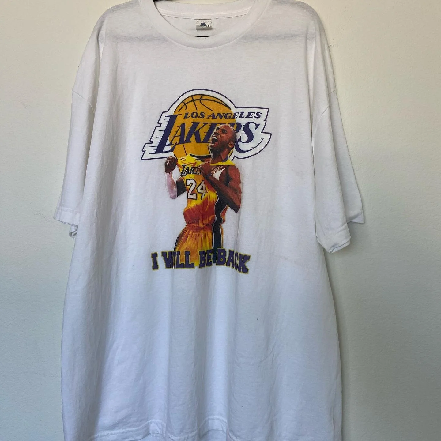 Vintage Kobe Bryant Los Angeles Lakers "I'll Be Back" Graphic T-Shirt 💀 Shop DeadPeoplesShit.com (Link in Bio)