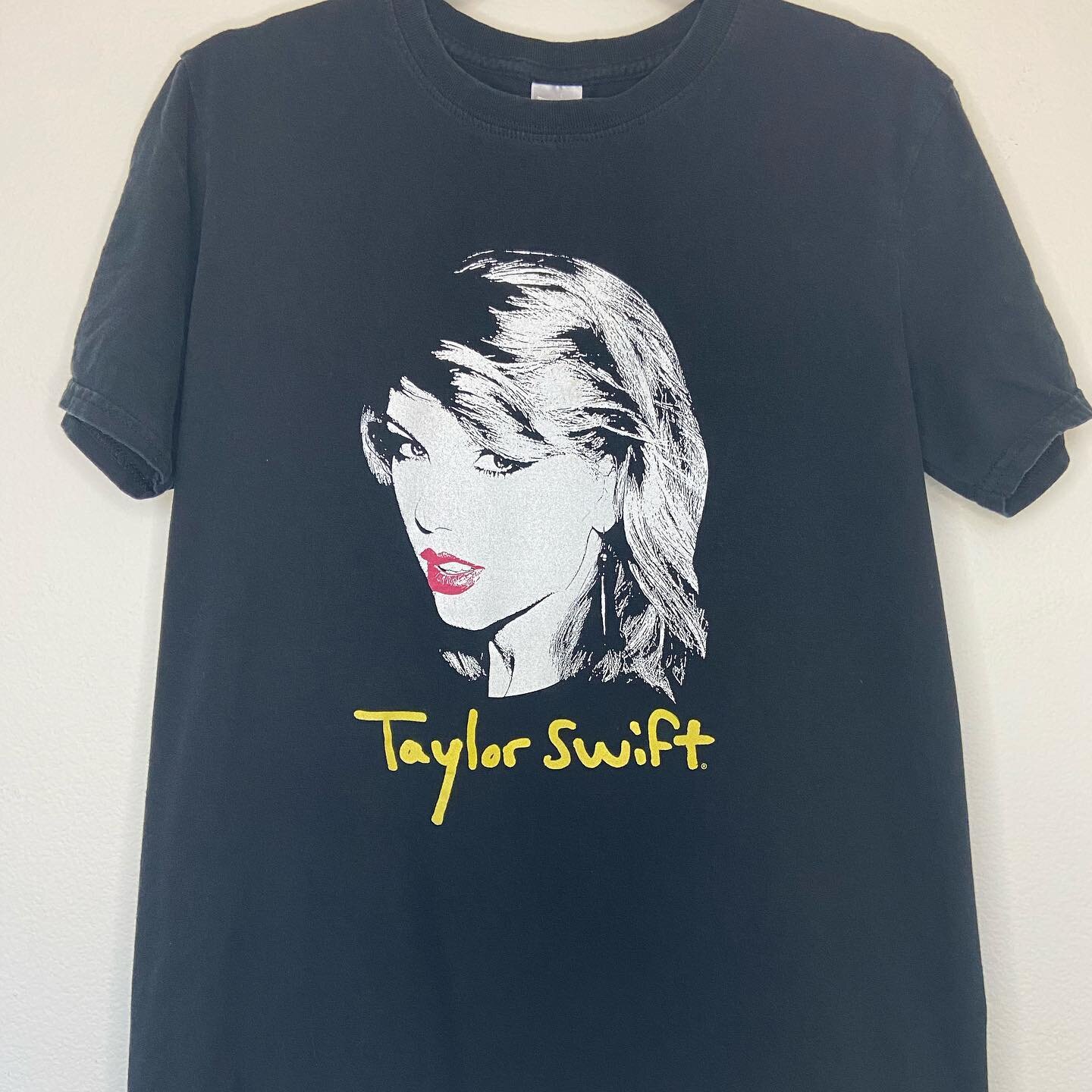 Taylor Swift Graphic T-Shirt
Shop DeadPeoplesShit.com 💀 (link in bio)