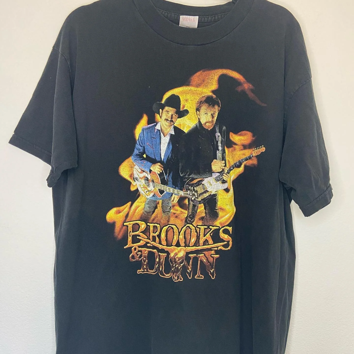 Vintage Brooks &amp; Dunn Concert T-Shirt
Shop DeadPeoplesShit.com 💀 (link in bio)
