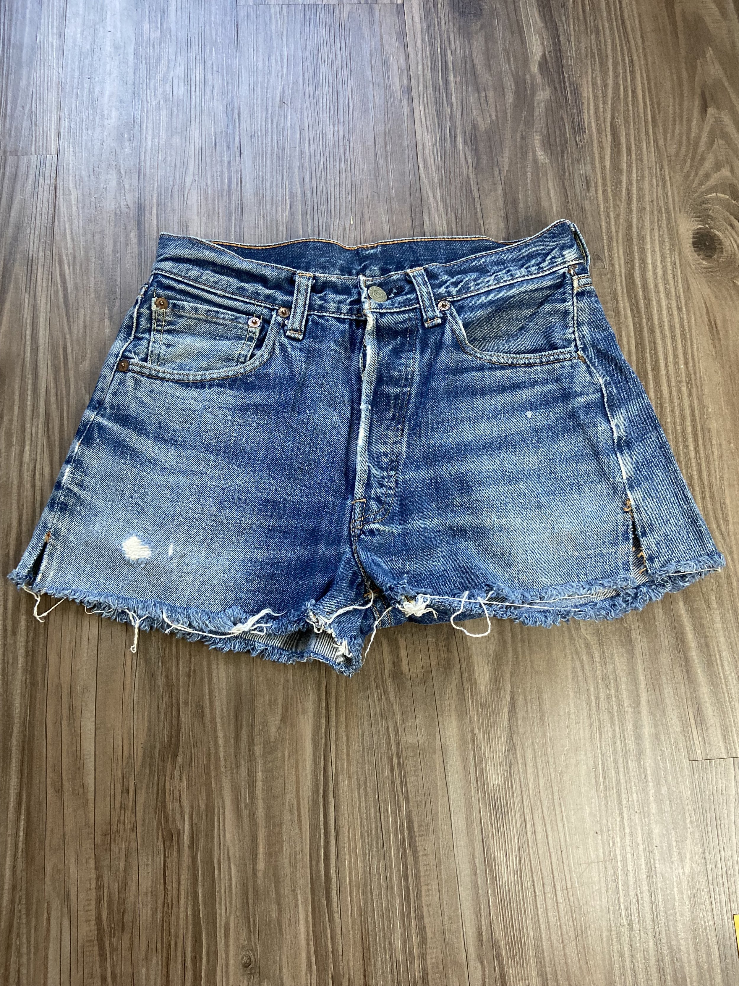 Kluisje Gasvormig opstelling Vintage Levi's 501 BIG E Redlines Cheeky Cut Off Denim Blue Jean Booty  Shorts — DEAD PEOPLE'S SHIT
