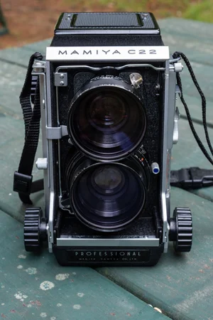 Review | Mamiya C22 — Gregory Couch