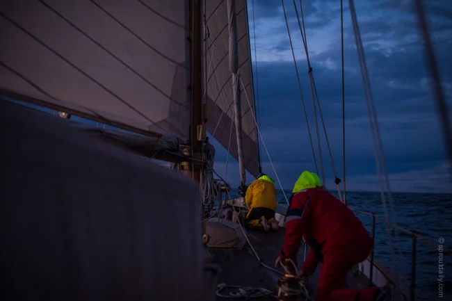 :: Far Side Of The Coast