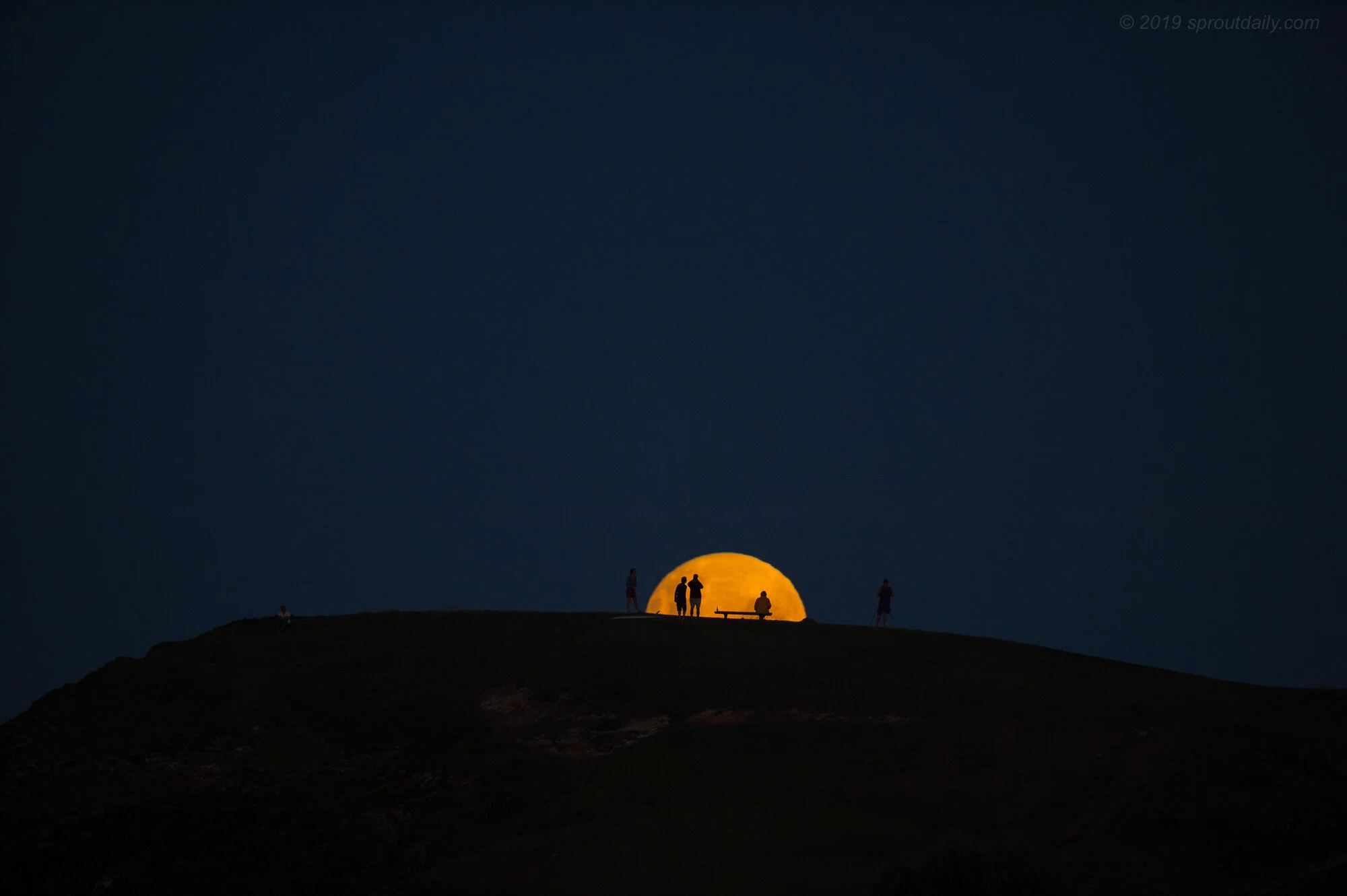 17 Mar - Moonrise Viewing, Crescent Head