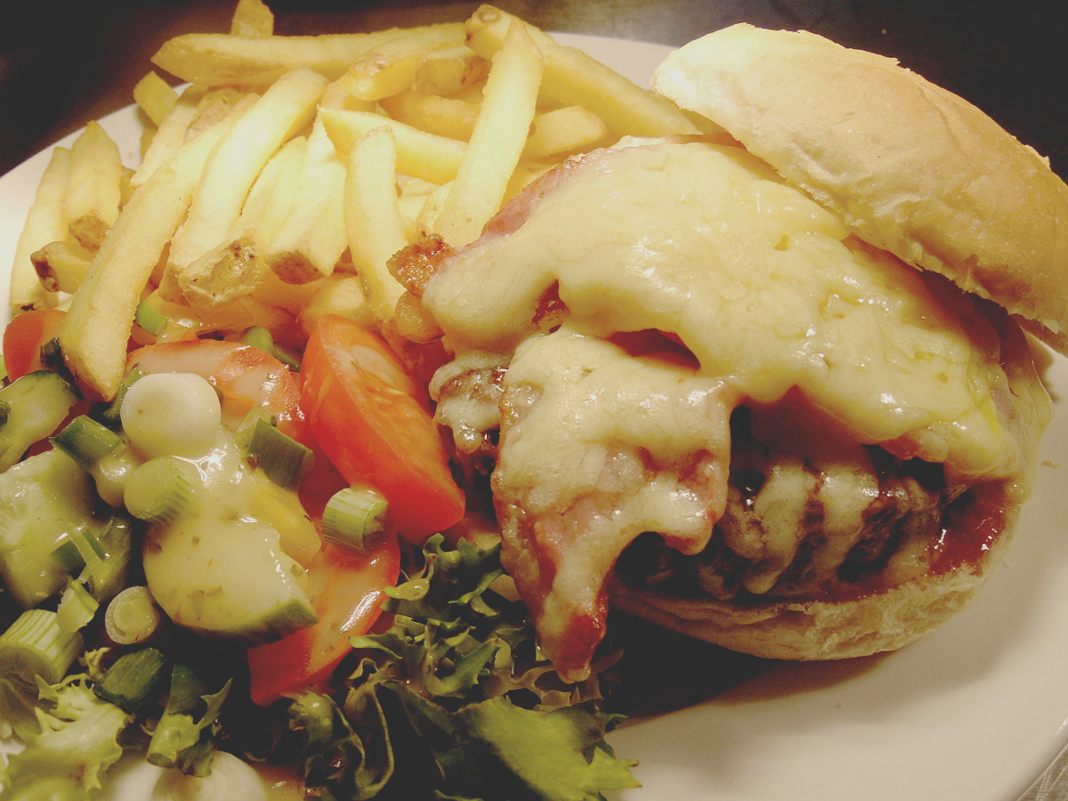 White-Hart-Bridestowe-Pub--Menus-Bar-Mains-Food-Bacon-Cheese-Burger.JPG