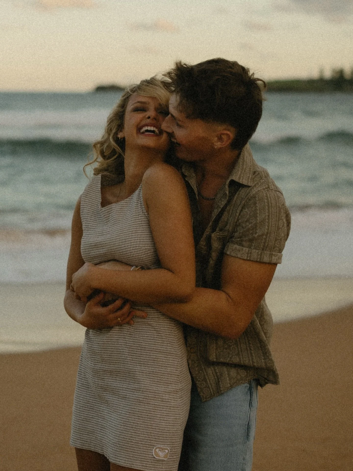 Old kinda love 

#coupleshoot #couplegoals❤️ #couplephotography #sunsetbeach
