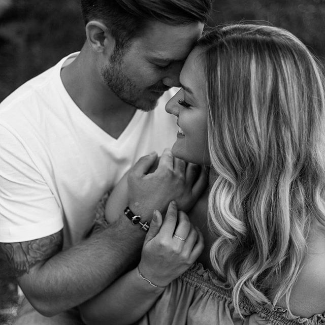Summerfeelings... 💏 Sehnt ihr euch auch den Sommer wieder herbei? Im letzten Jahr war ich mit diesen zwei s&uuml;&szlig;en Turteltauben im Felsenmeer... Sch&ouml;n war&rsquo;s beim Workshop von @kathiundchris 😍 @stella.and.marco Da wird einem doch 