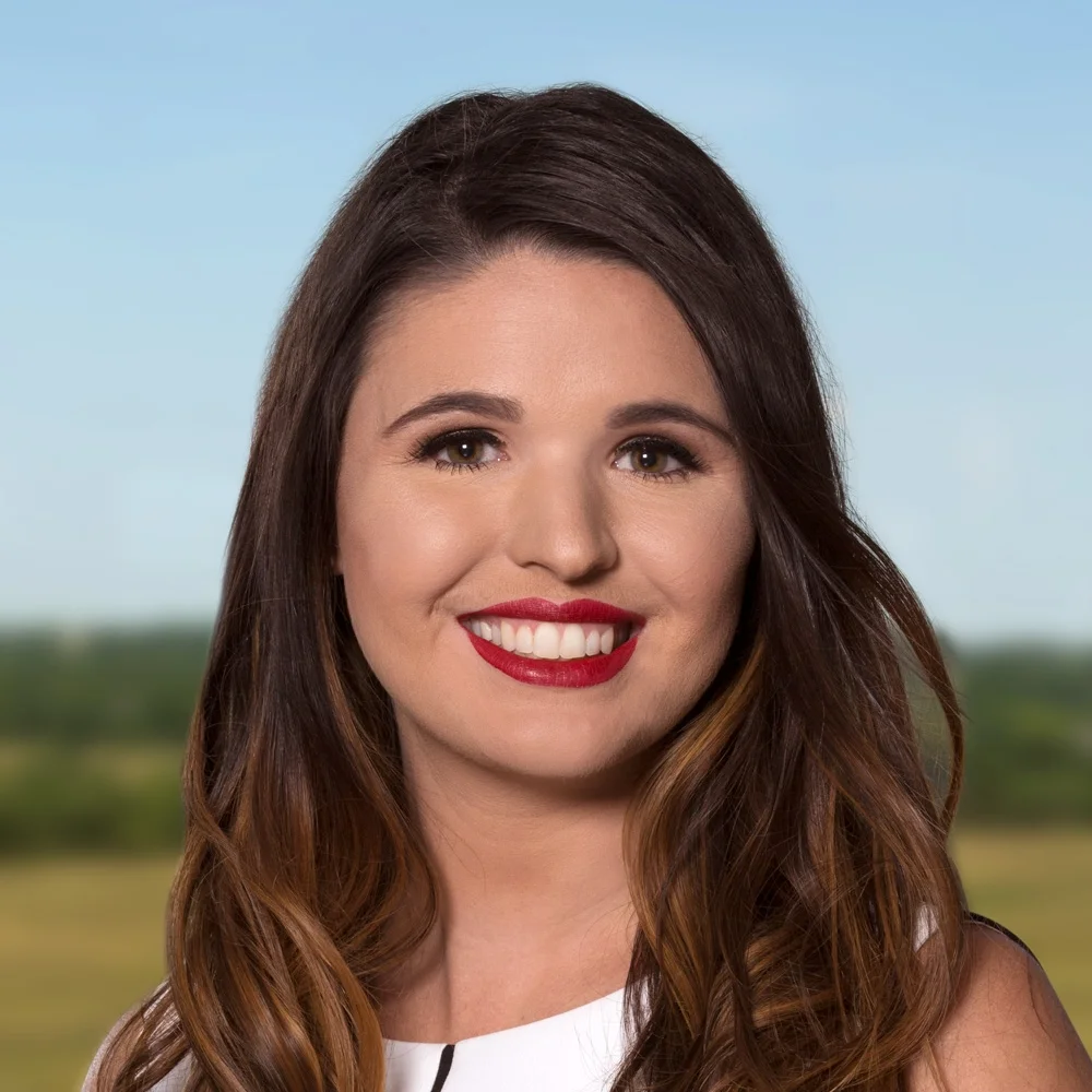 Savannah DeVille Client Experience Specialist Savannah DeVille is the Client Experience Specialist for Clearwater Capital Partners. She grew up in St. Charles, Illinois and attended St. Charles North High School where she was a member of the women's Rugby team.