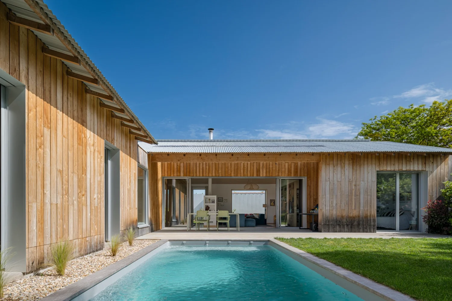 MAISON_REVELEN_HD_16_8256px.webp