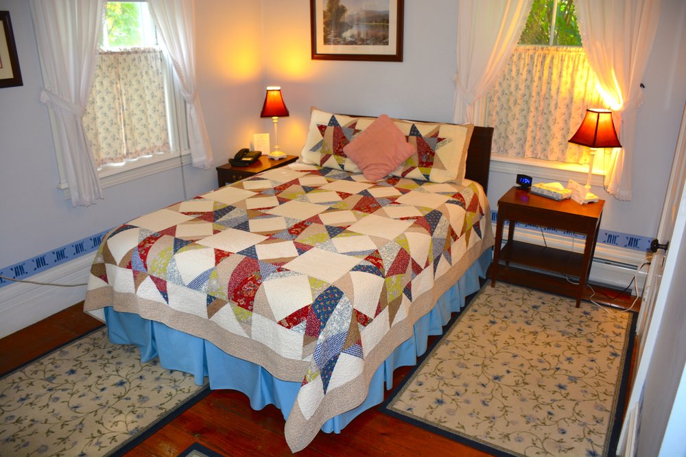 Emerson Room: The Dowds' Country Inn