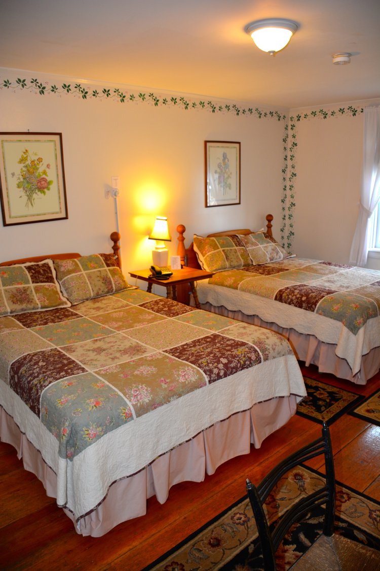 Manchester Room: The Dowds Country Inn