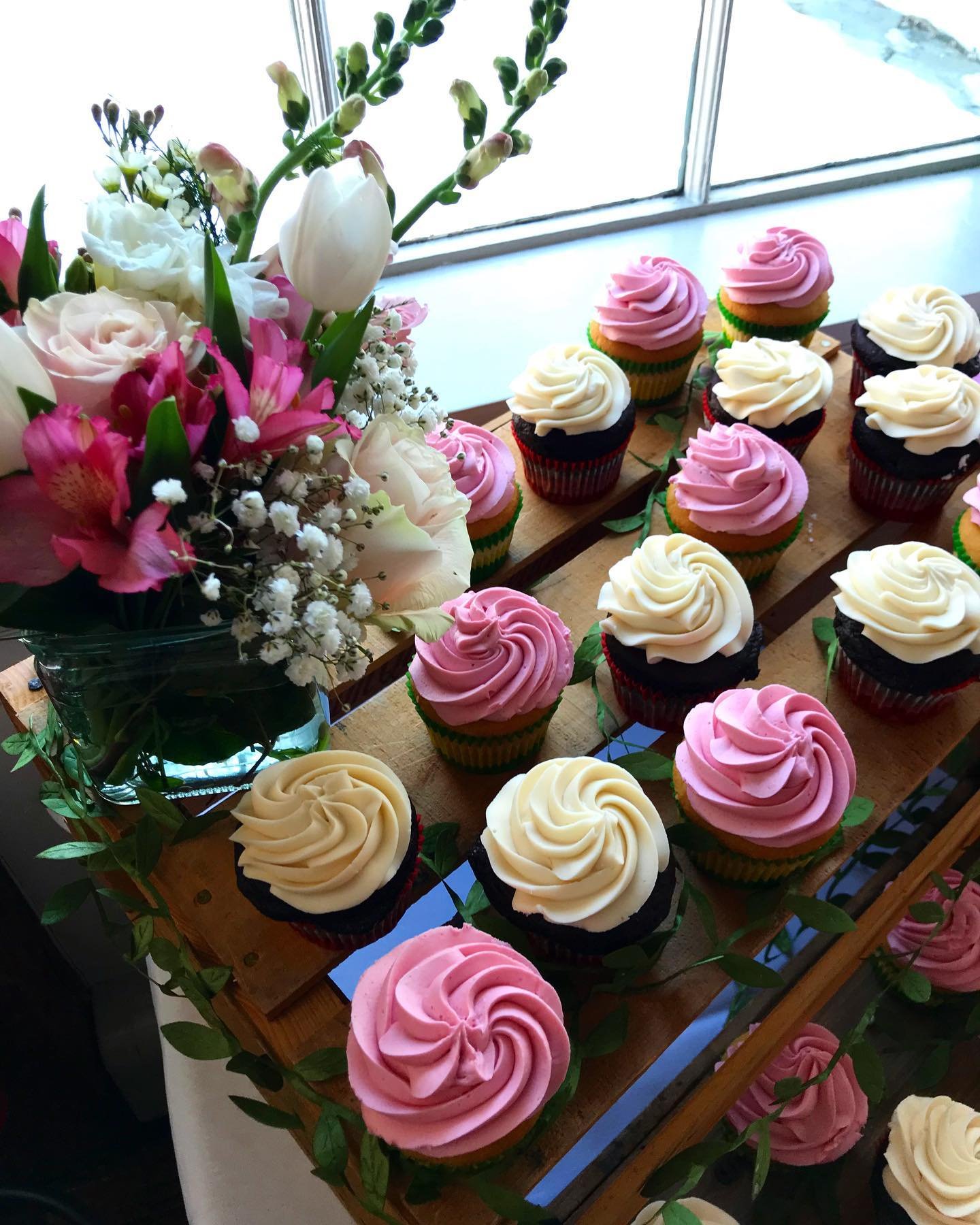 Thank you @kingarthurflour for creating these beautiful cupcakes for the baby shower we hosted today #dowdscountryinn #cupcakes #kingarthurflour #eventcenter #babyshower