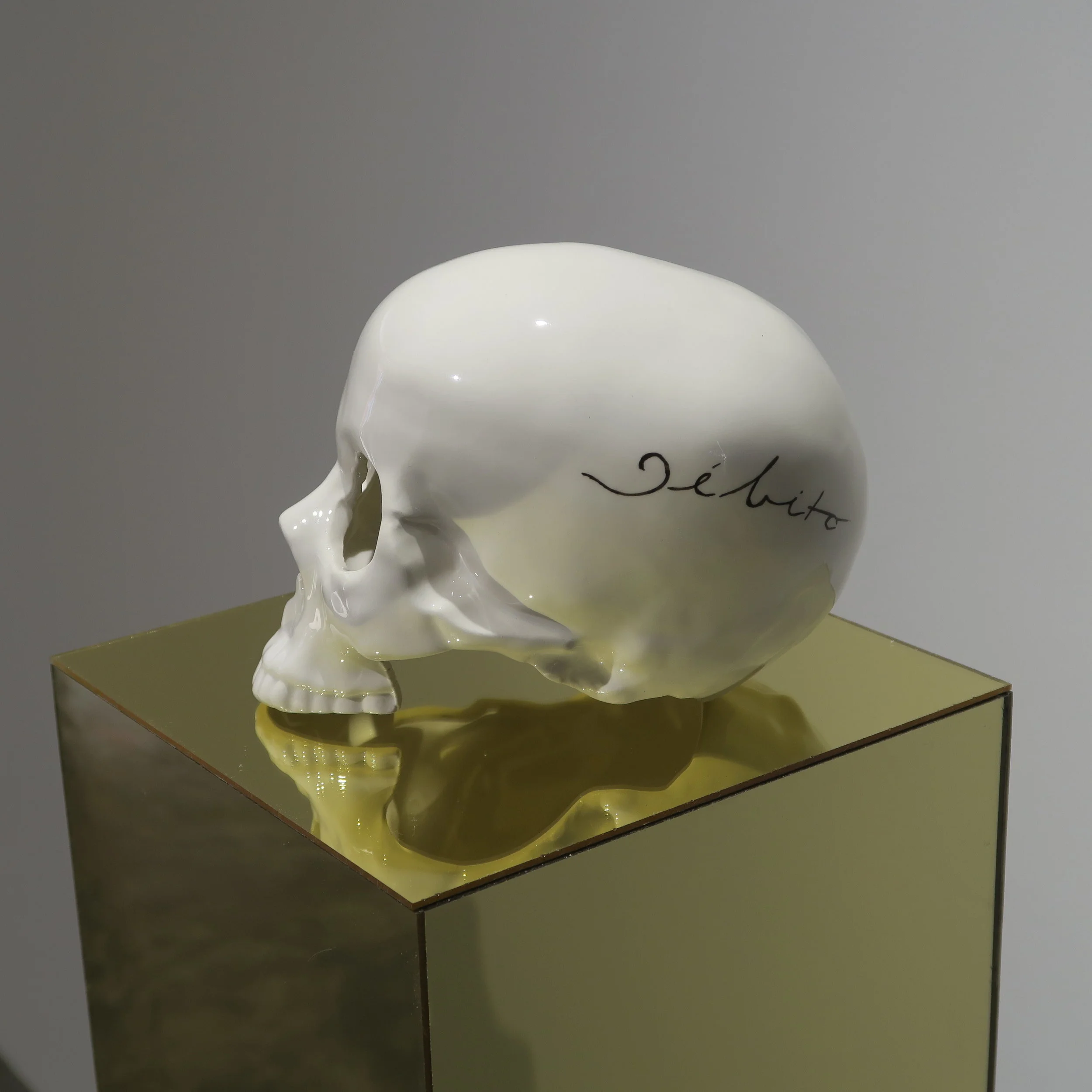 Crédito, débito (2018) - 12 x 15 x 11 cm - Cerámica / Ceramics