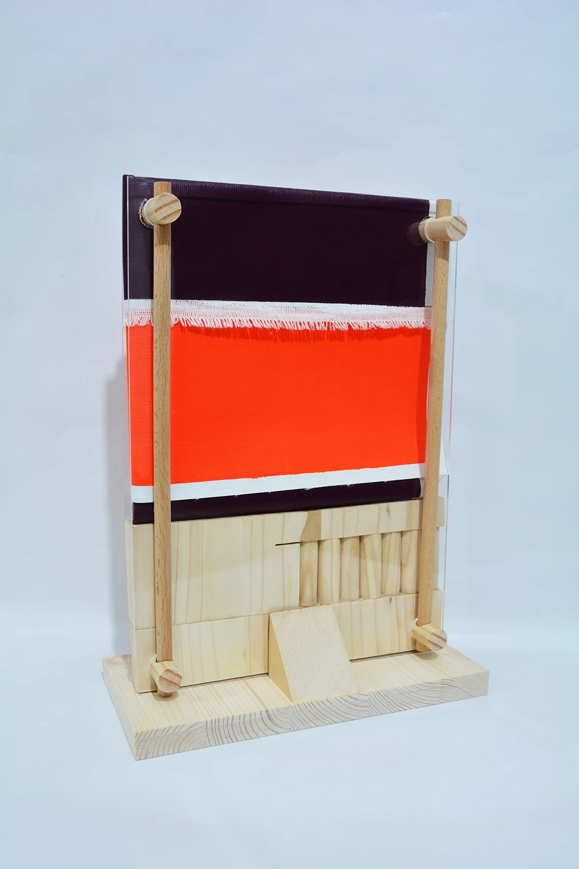 Restos (2019) - 30 x 22 x 4 cm - Pintura acrílica sobre lienzo, metacrilato y madera / Acrylic paint on canvas, methacrylate and wood