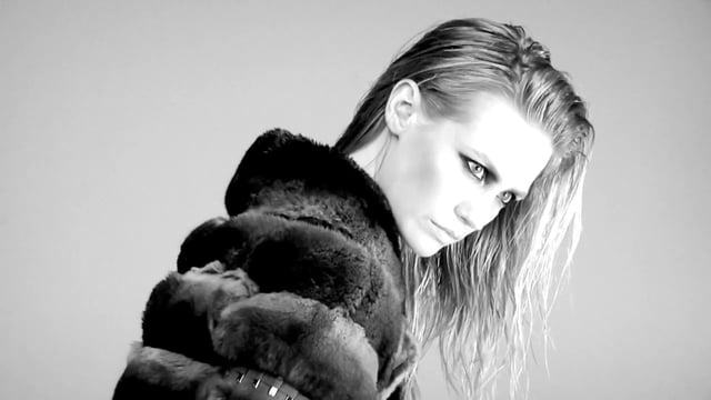 Elle "January Jones"