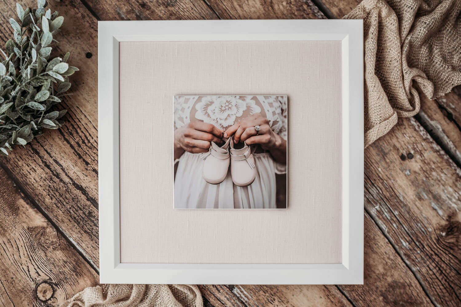 Blush coloured framed float mount with professional maternity photo. (Copy) (Copy)