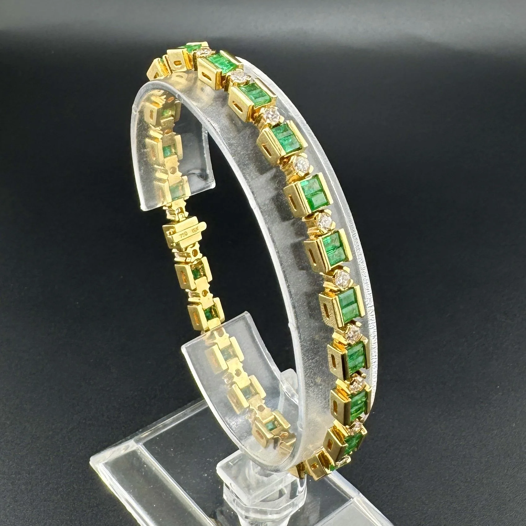 8.8CTW EMERALD & 1.76CTW ROUND DIAMOND TENNIS BRACELET - 18K YELLOW GOLD - 7"