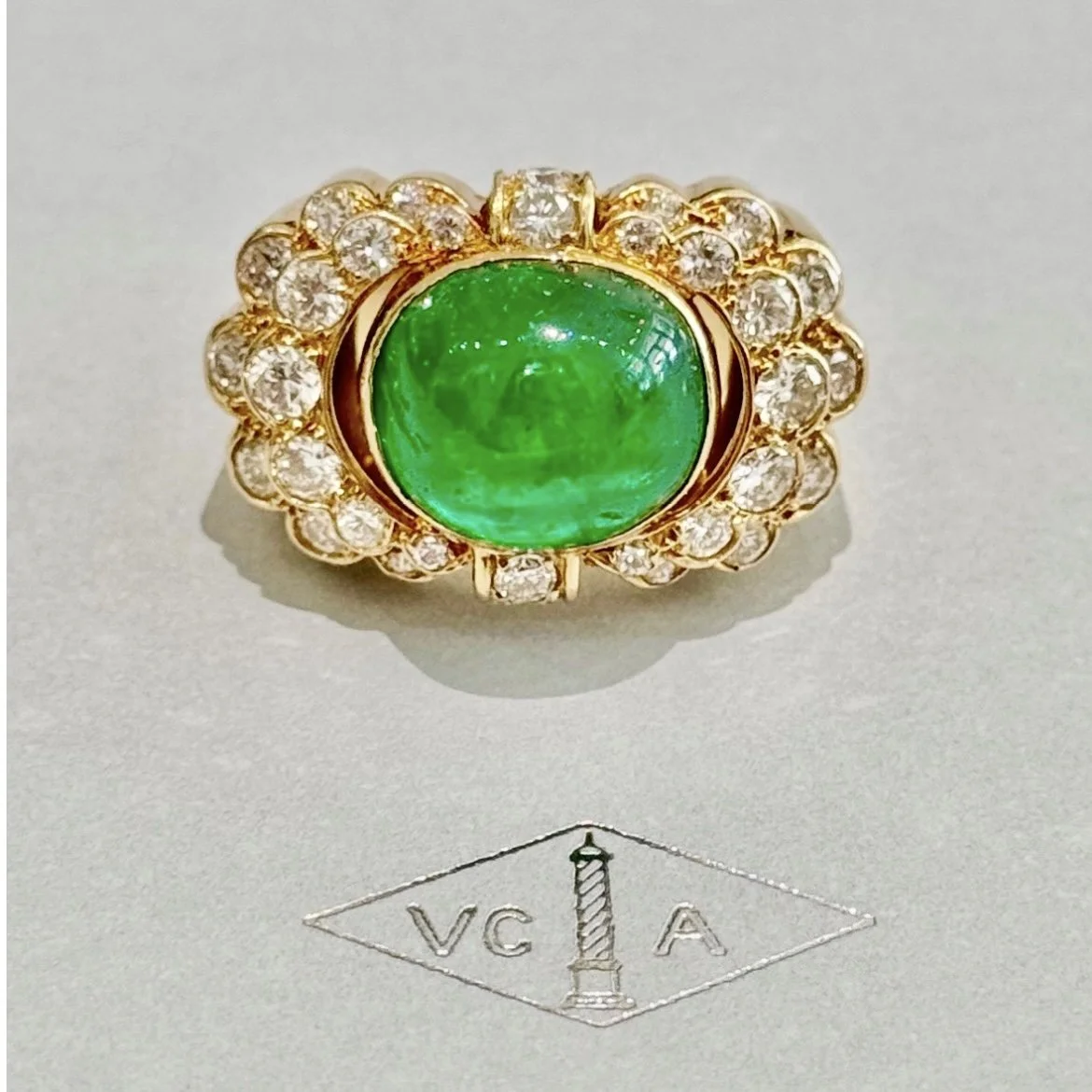 VAN CLEEF & ARPELS PARIS RING 18KYG & 3.60 CTW DIA WITH 7CT CABOCHON EMERALD VCA