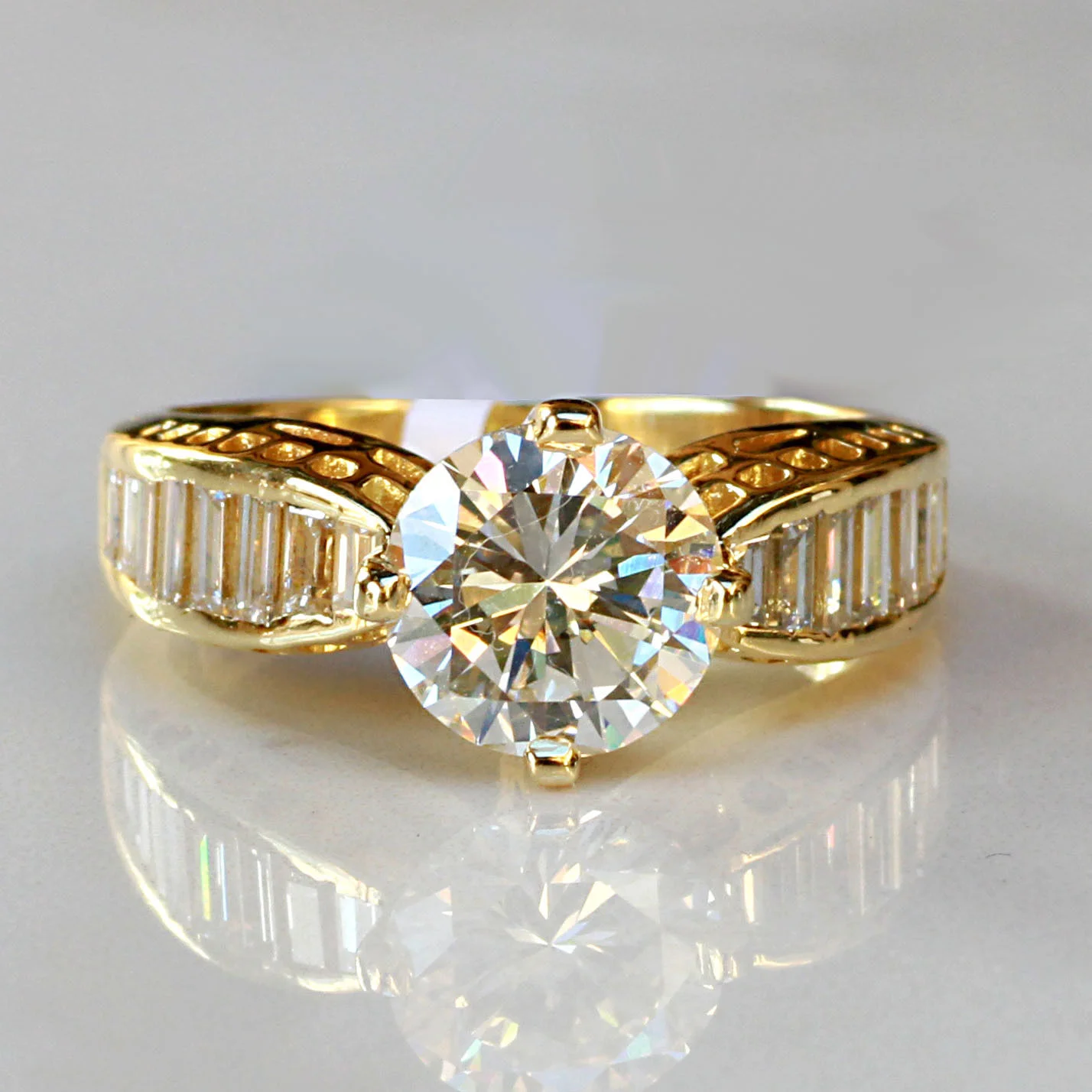 1.92 Ct Round VS1 H GIA Certified Diamond In 18k Yellow Gold Ring Engagement