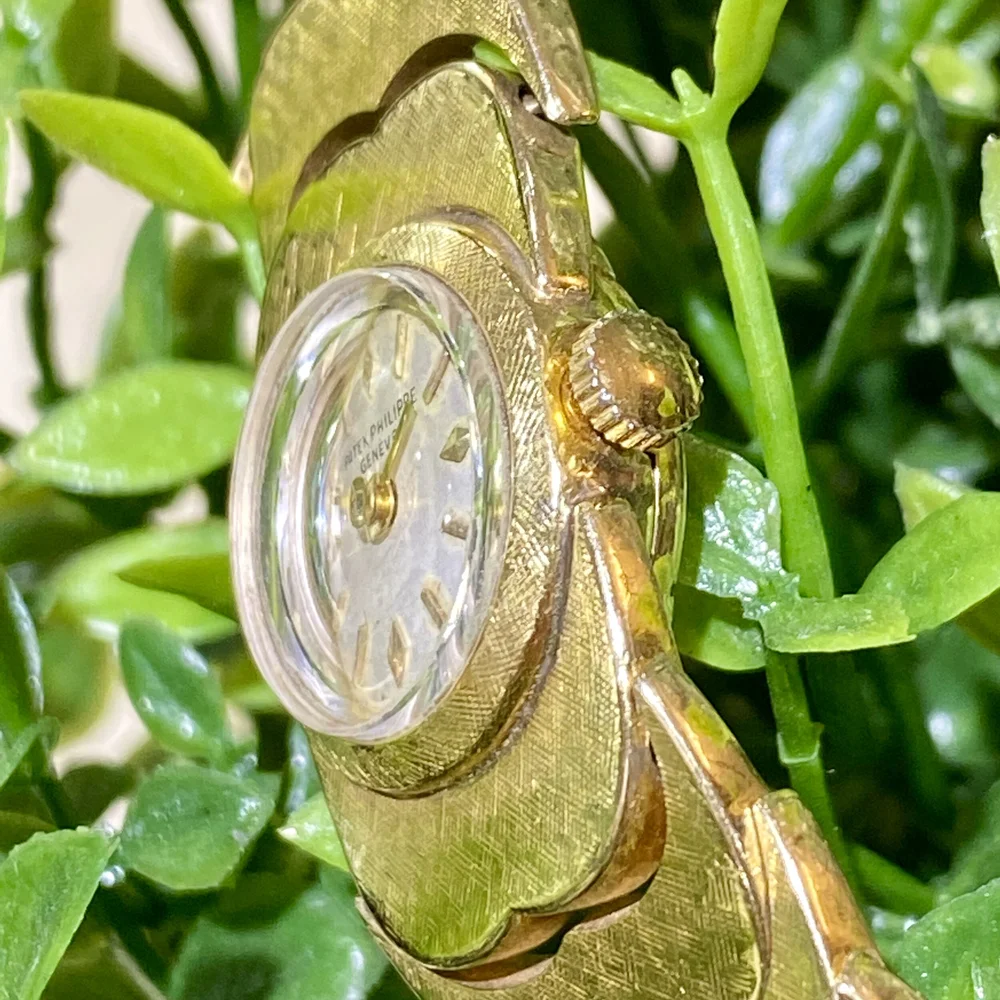 PATEK PHILIPPE 18K SOLID GOLD LADIES DRESS WATCH ROUND 3215 Quartz   LOVEJOY ANTIQUES