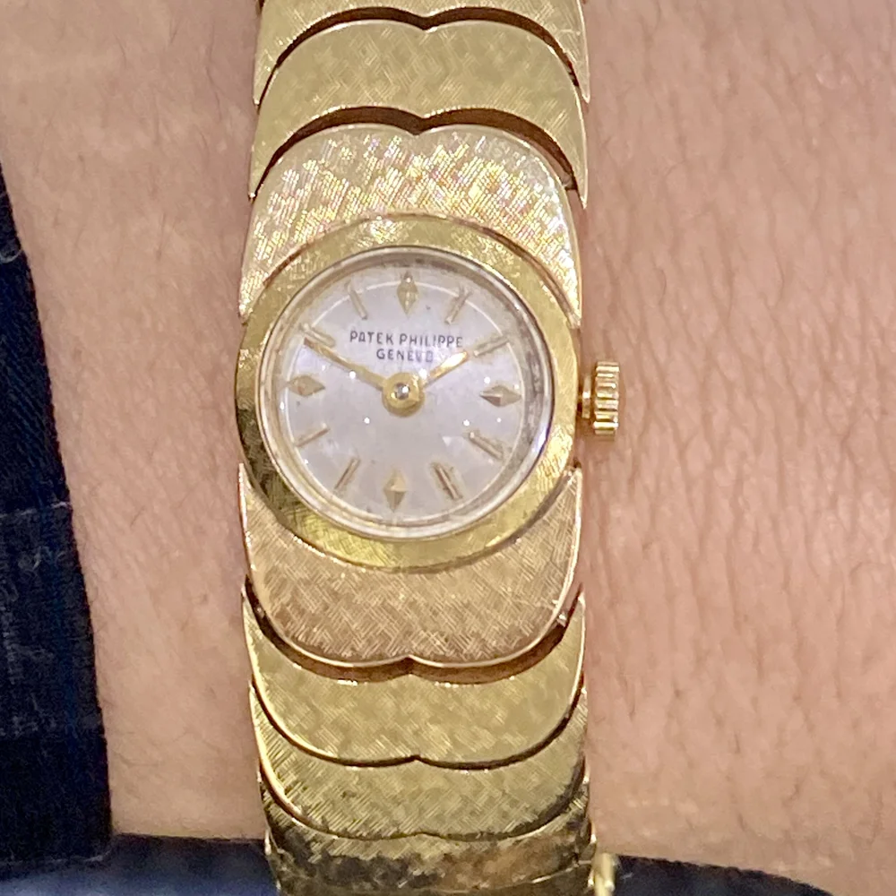 PATEK PHILIPPE 18K SOLID GOLD LADIES DRESS WATCH ROUND 3215 Quartz   LOVEJOY ANTIQUES