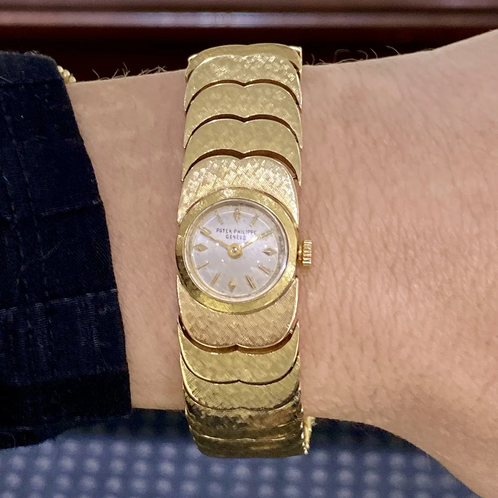PATEK PHILIPPE 18K SOLID GOLD LADIES DRESS WATCH ROUND 3215 Quartz   LOVEJOY ANTIQUES