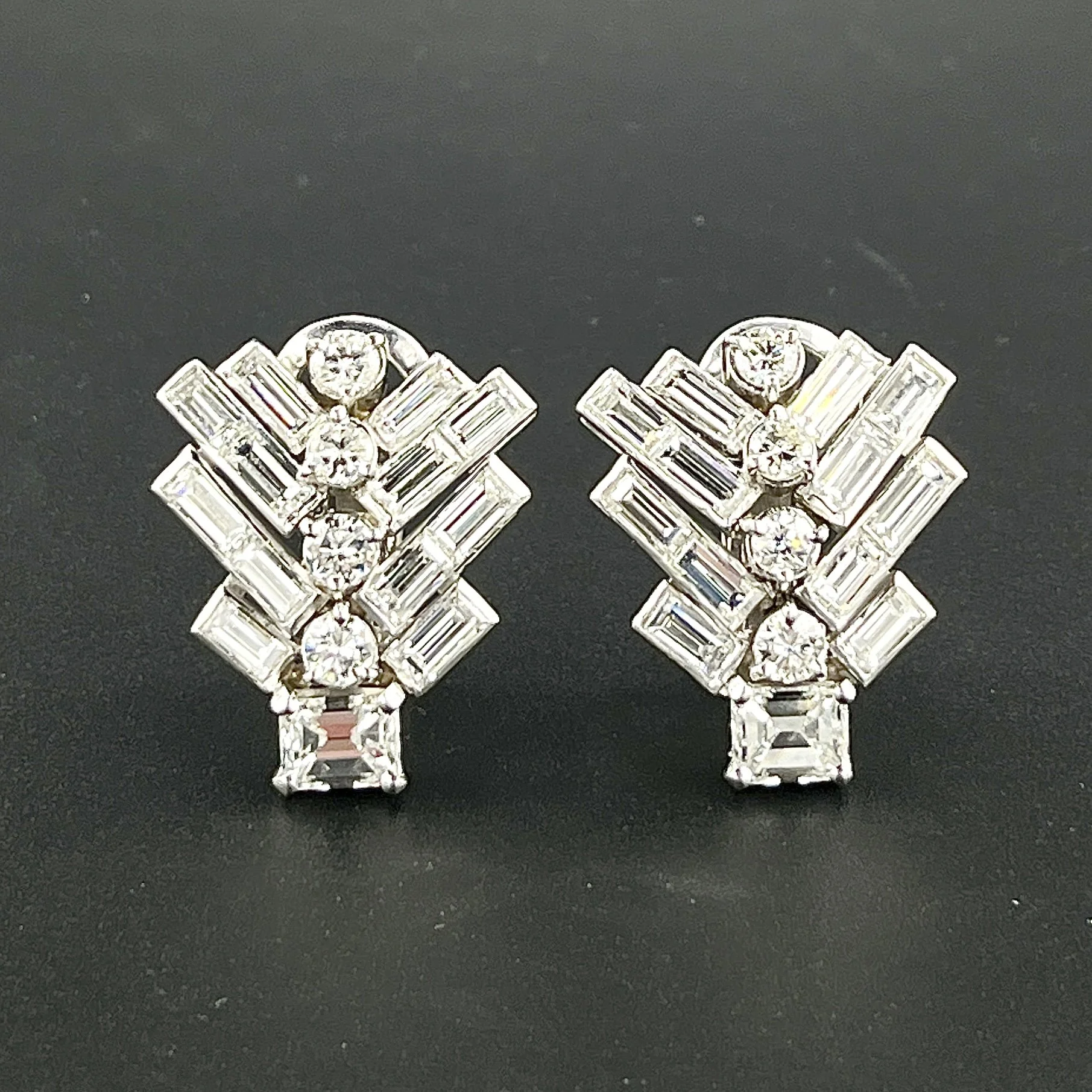 9.28CTW VS1 F EMERALD CUT / BAGUETTE / ROUND DIAMOND EARRINGS PLATINUM