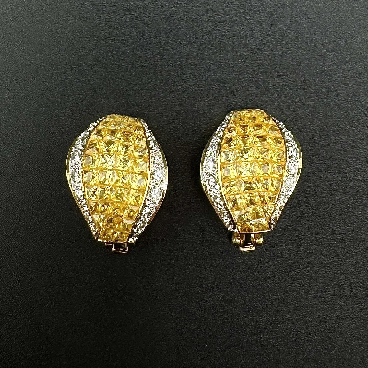 7CT PRINCESS CUT YELLOW SAPPHIRE & 0.80CTW VS1 G-H ROUND DIAMOND EARRINGS 18K YG