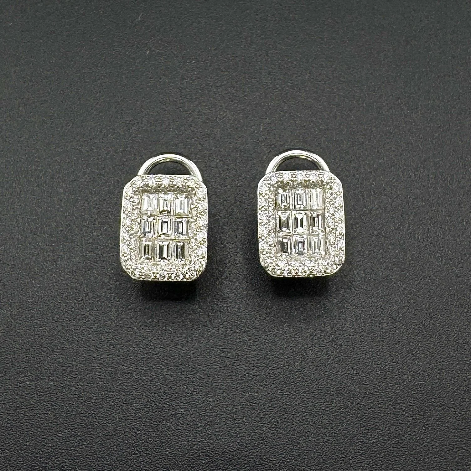 1.50CTW ROUND / BAGUETTE PAVE DIAMOND EARRINGS - 18K WHITE GOLD