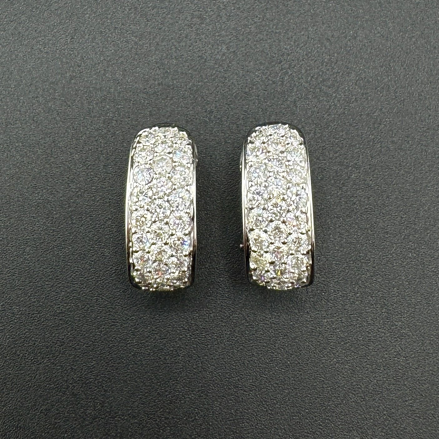 2.24CTW VS2 G-H ROUND PAVE DIAMOND HALF HOOP EARRINGS - 18K WHITE GOLD