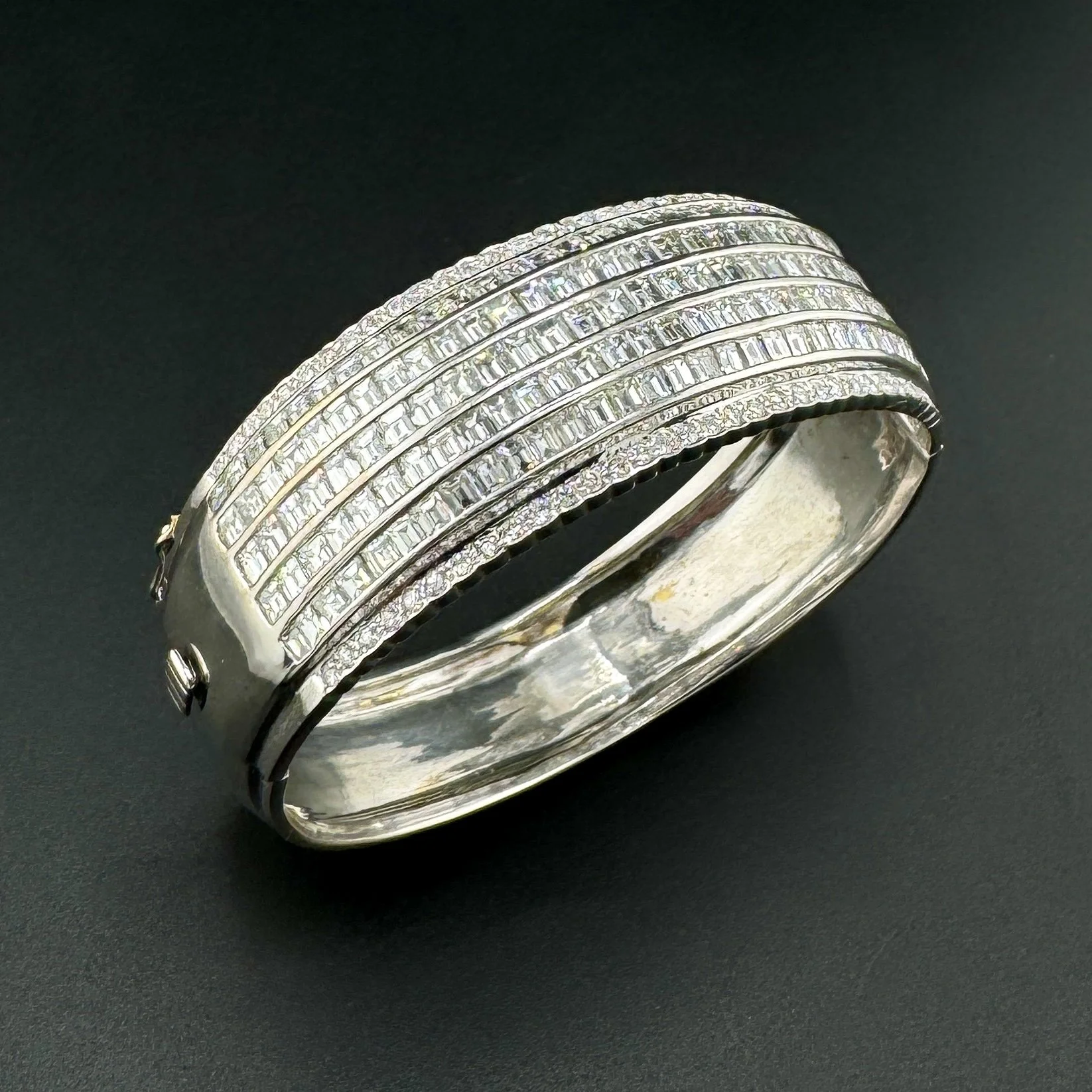 13CTW VS1 F EMERALD / ROUND DIAMOND CUFF BRACELET - 18K WHITE GOLD - 6.5"