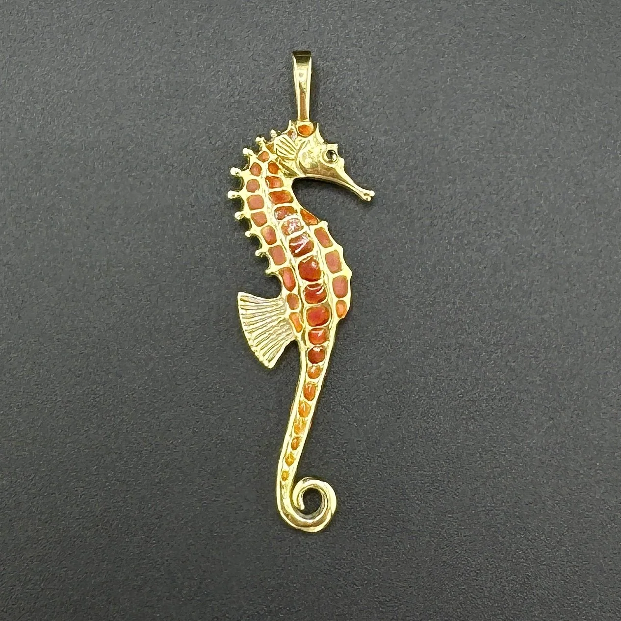 KABANA ENAMEL SEAHORSE PENDANT - 18K YELLOW GOLD