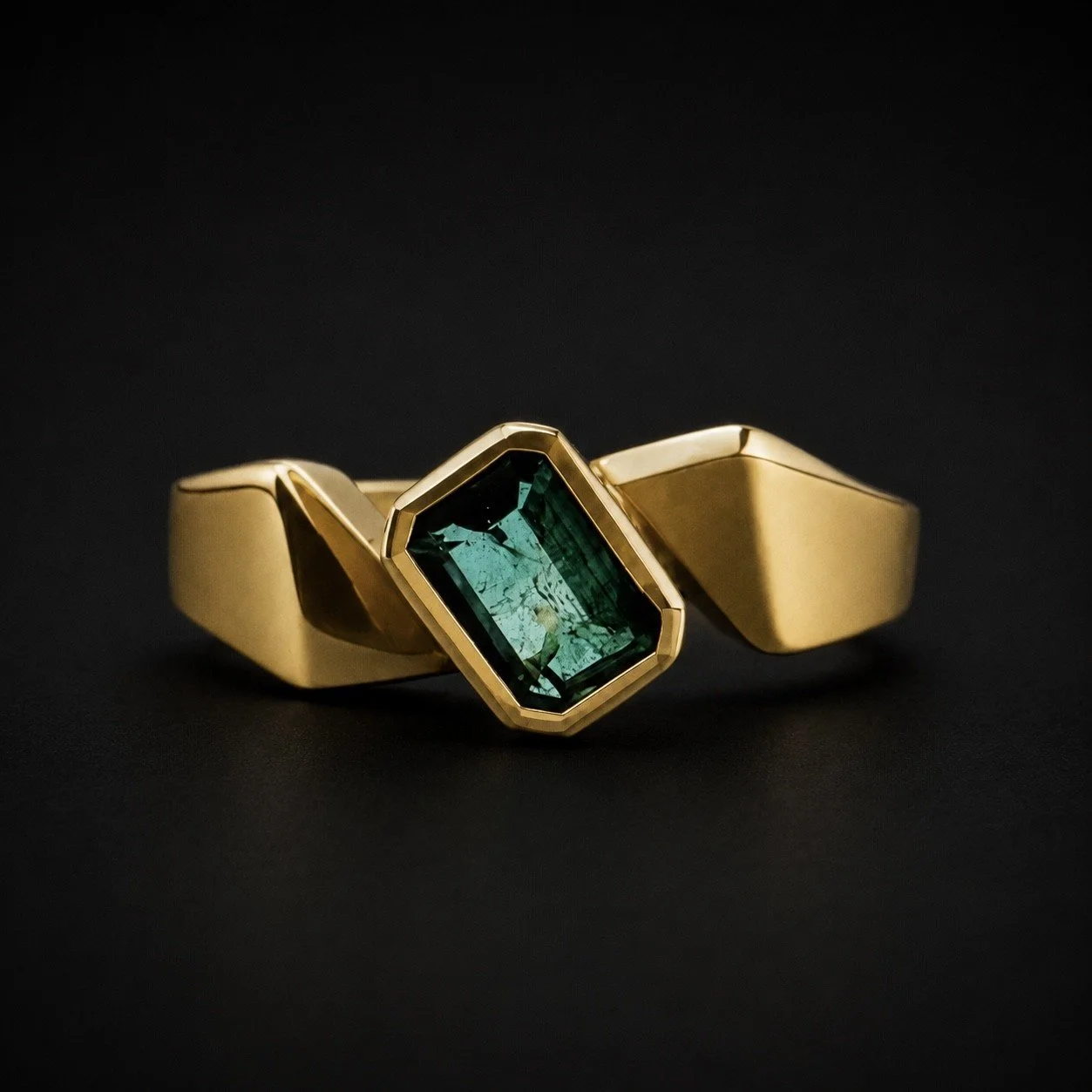 EMERALD YELLOW GOLD RING