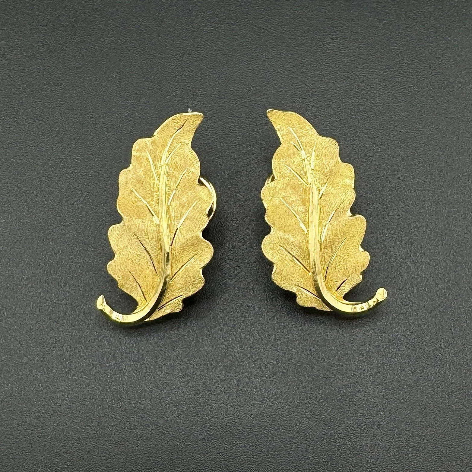 VINTAGE FEDERICO BUCCELLATI OAK LEAF EARRINGS - 18K YELLOW GOLD - 1970S