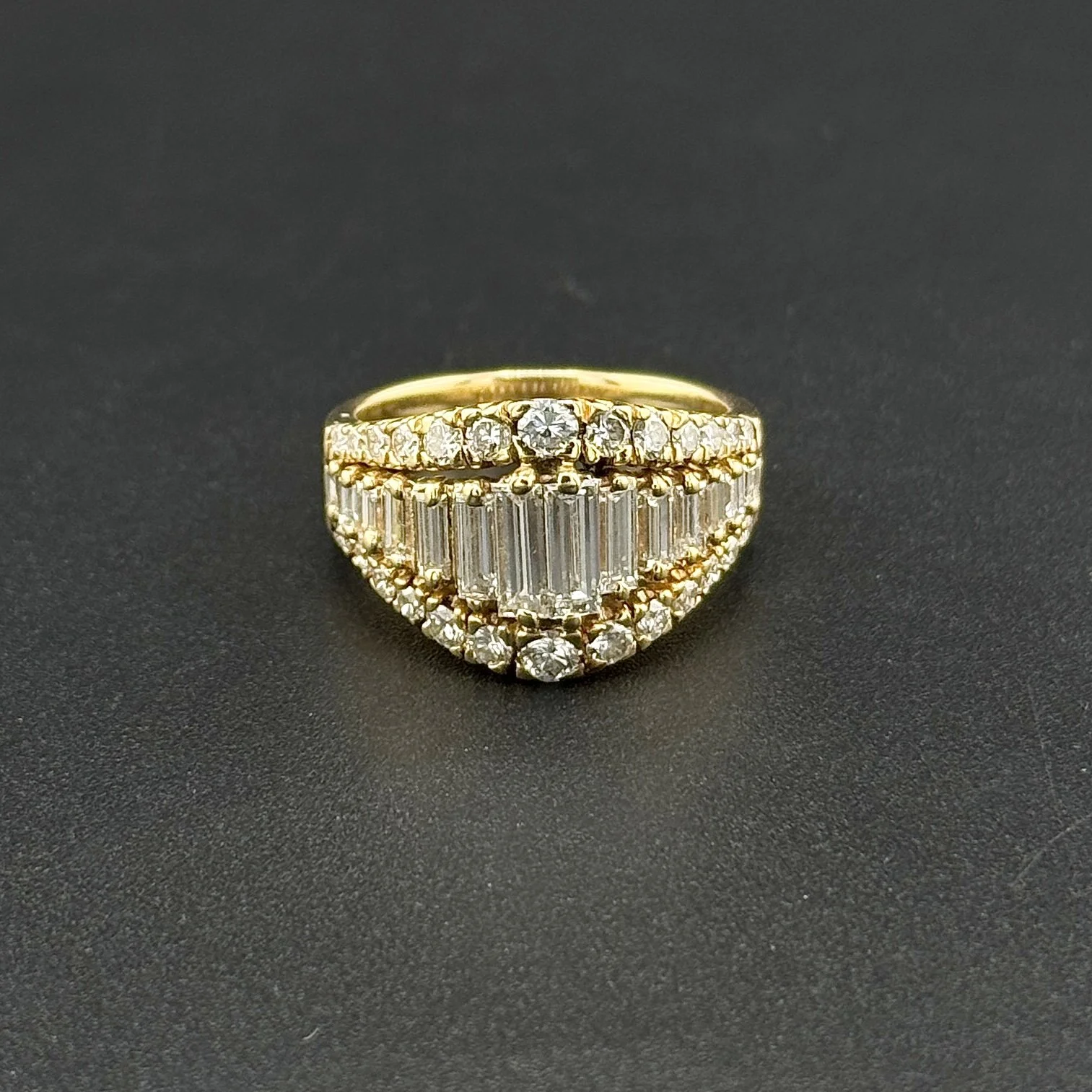 2.64CTW BAGUETTE / ROUND DIAMOND RING - 14K YELLOW GOLD - SZ 7